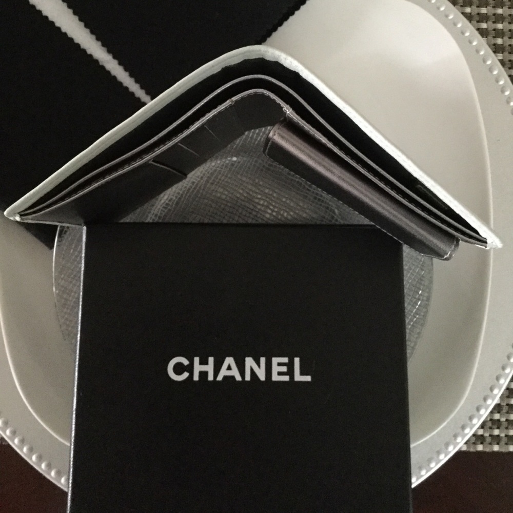 ❌ SOLD ❌ Authentic Chanel Mademoiselle Wallet - Picture 5 of 8